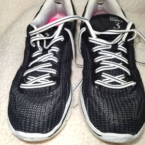 Sketchers go walk 3 size 8 black